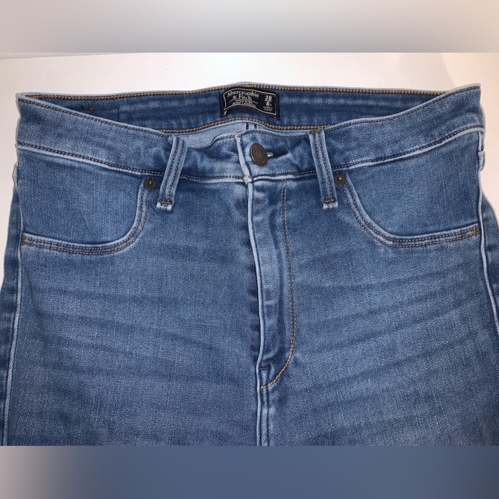 Abercrombie & Fitch High-Rise Jean Legging